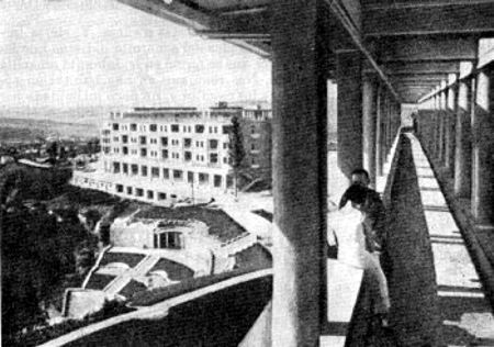 Sanatorio en Kislovodsk, construido de dolomita del lugar