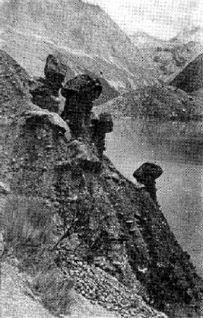 En el lago Iskander­Kul. RSS de Tadzhikia.