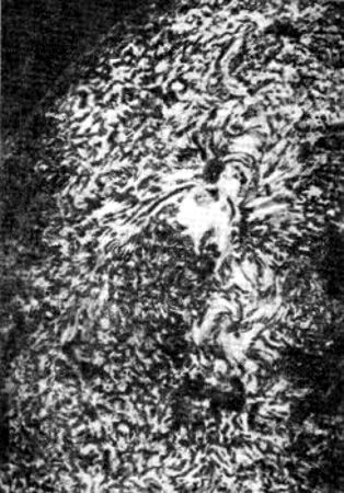 Parte de la superficie solar, fotografiada en rayos de hidrógeno