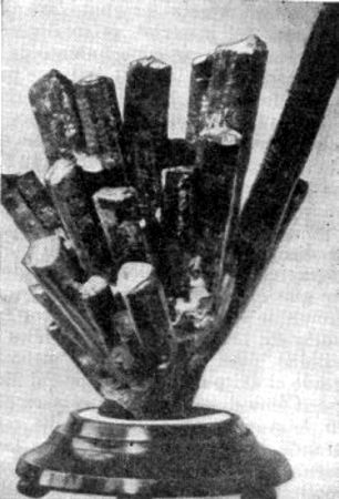 Cristales de turmalina negra