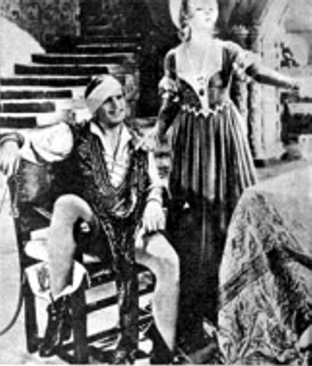 Douglas Fairbanks fue el ídolo de la edad de oro de la primera época. Encontró al hombre bueno y generoso, invencible en sus mil aventuras. En la foto una escena de la 'Fierecilla Domada'; 01-20.jpg