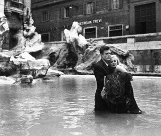 la fuente de Trevi con Marcello Mastroianni y Anita Ekberg; 04-10.jpg