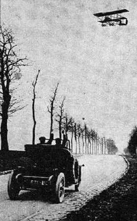 UN RECORD: El 17 de abril de 1910, de ciudad a ciudad, con pasajero, en un avión "Henry Farman".