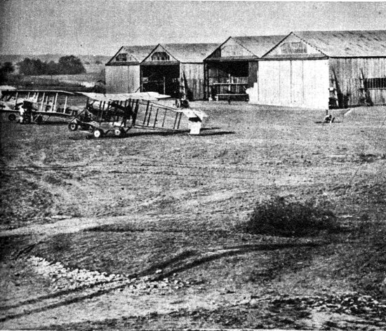 UN "AERÓDROMO" de comienzos de siglo en París.