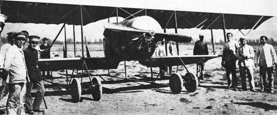 AVIÍ“N DE ADRIENNE. En este biplano Caudron, Madame Bolland realizó la hazaña de ser la primera mujer que atravesó la cordillera de Los Andes, en 1921.