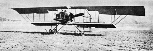 CESAR COPETTA: Entusiasta pionero de la aviación chilena, en una de sus pruebas.